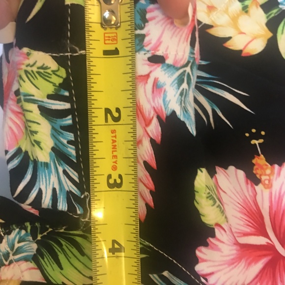 High Waisted Pleated Hawaiian Floral Shorts - Picture 5 of 8